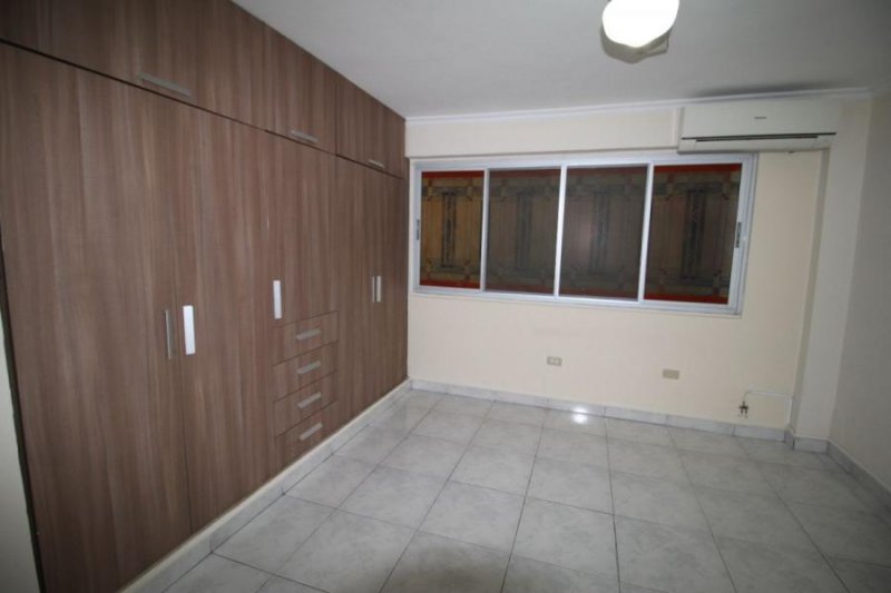 Apartamento  Alquiler 2 Rec 1Baños CyB empleada 1 estac en 850$. El Cangrejo. VL
