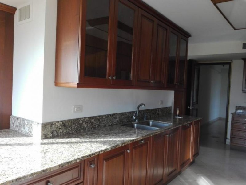 Foto Apartamento en Alquiler en Altos del Golf, San Francisco, Panamá - U$D 2.500 - APA27807 - BienesOnLine