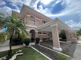Casa en Alquiler en Altos de Panama. 26-3028.
