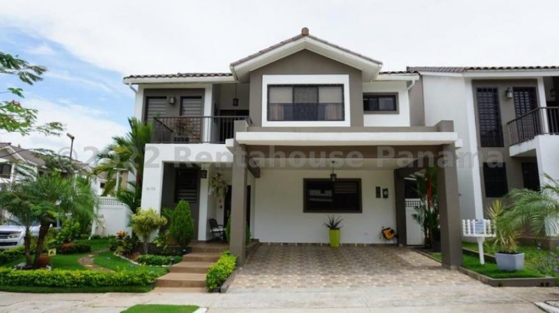 Casa en venta PH Olympus Brisas del Golf ELP 25-596