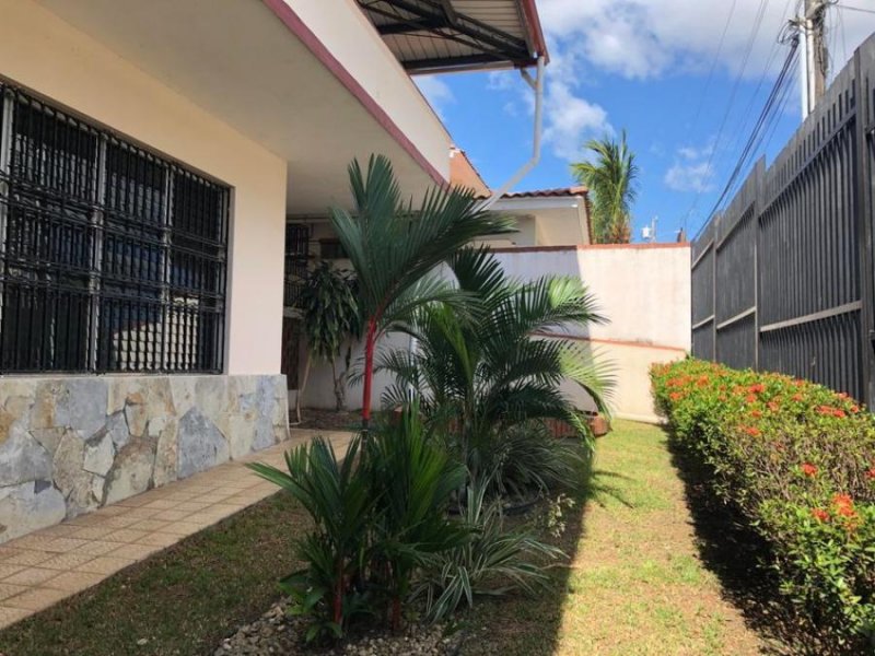 Foto Casa en Venta en LA ALAMEDA, Panamá - U$D 650.000 - CAV41705 - BienesOnLine