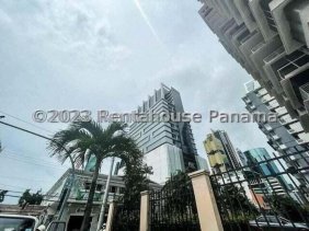 Oficina de 76 m² en Alquiler en Obarrio. 25-5539.