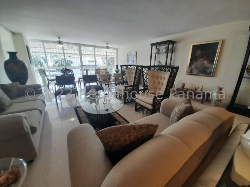 Venta Apartamento Amoblado  de 233.70 Mts en La Cresta