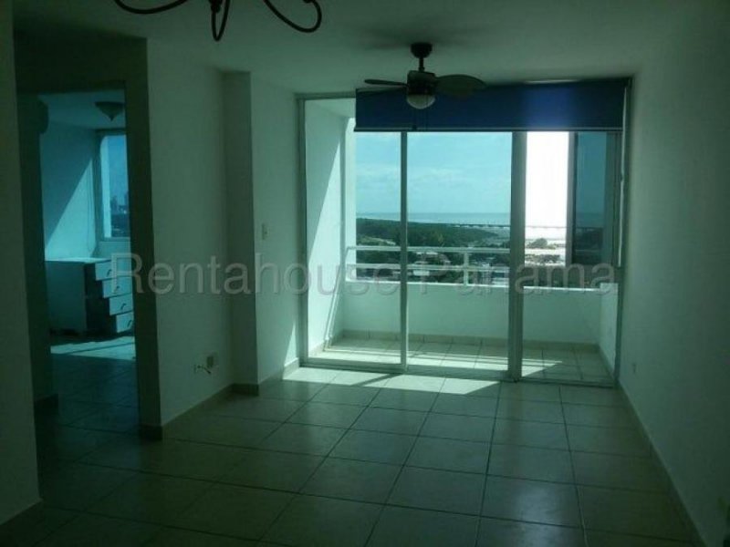 Venta de Apartamento en Parque Lefevre H4745GRR