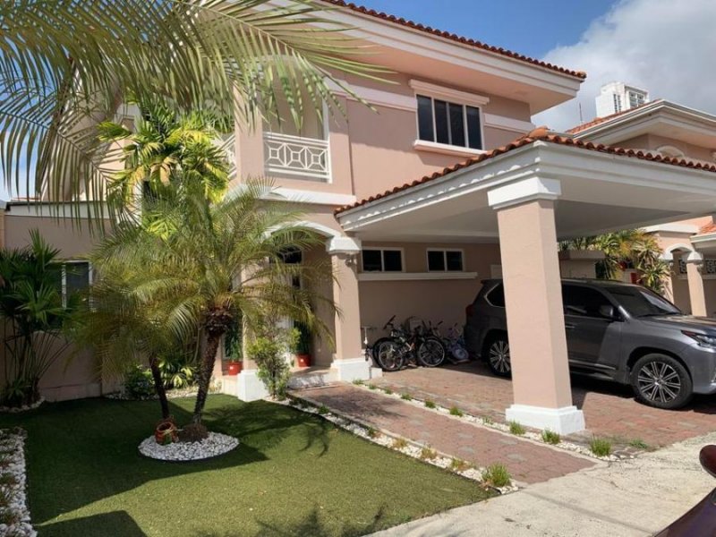 Casa en Venta en PH Altos del Country Altos de Panamá, Panamá