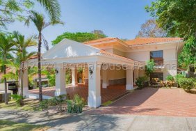 Venta de Casa Exclusiva en PH Camino de Cruces 26-1090
